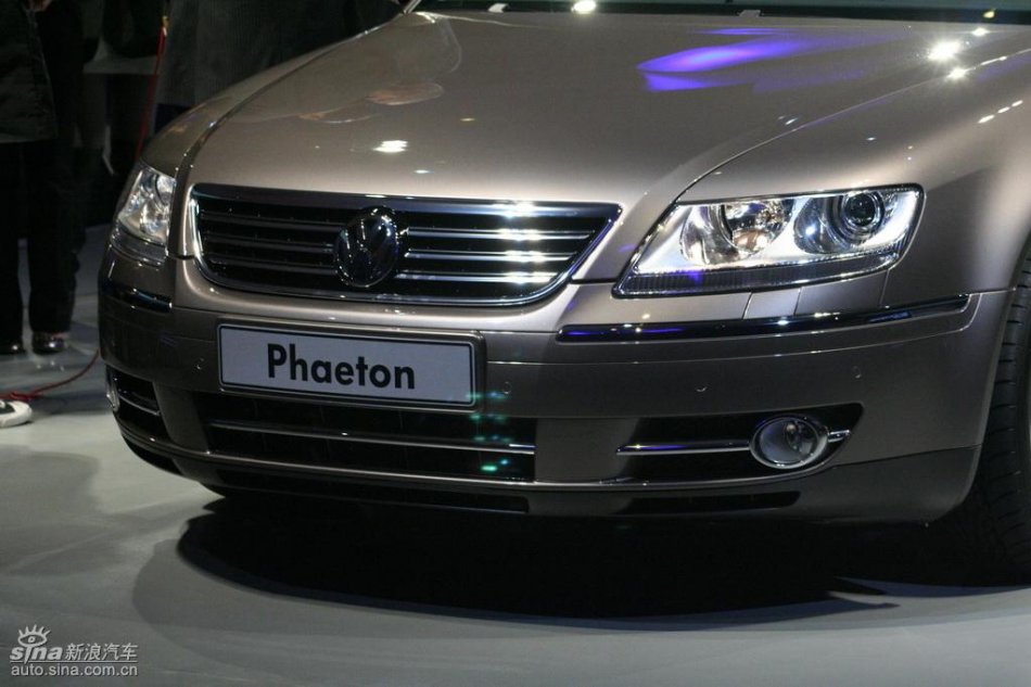 全新3.6L辉腾上市现场外观实拍图