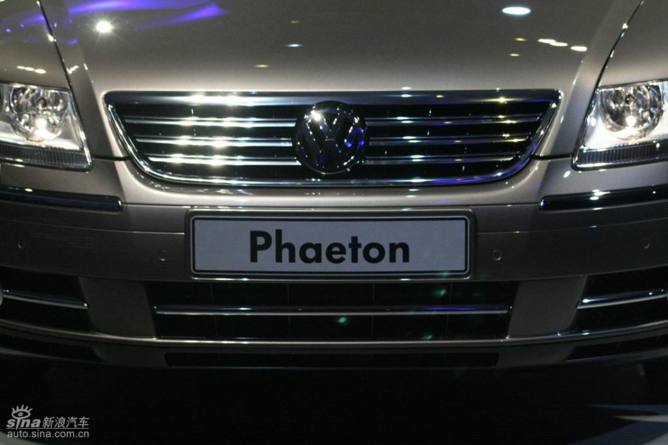 全新3.6L辉腾上市现场外观实拍图