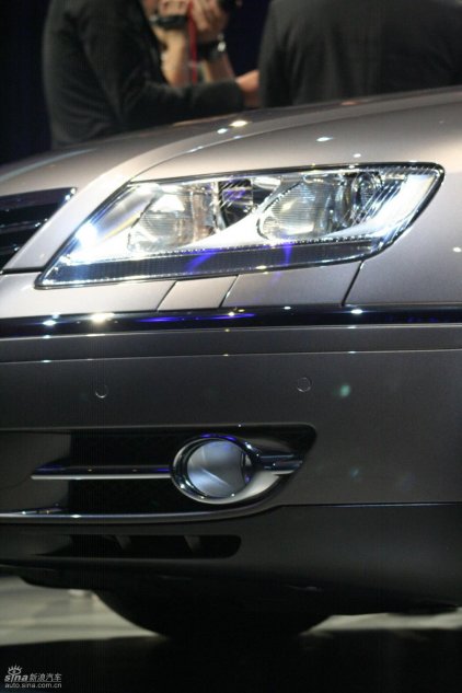 全新3.6L辉腾上市现场外观实拍图