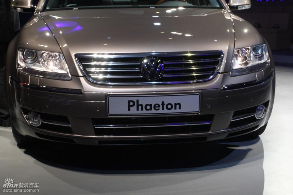 全新3.6L辉腾上市现场外观实拍图