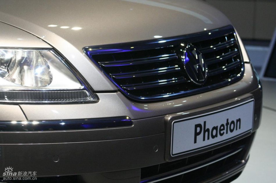 全新3.6L辉腾上市现场外观实拍图