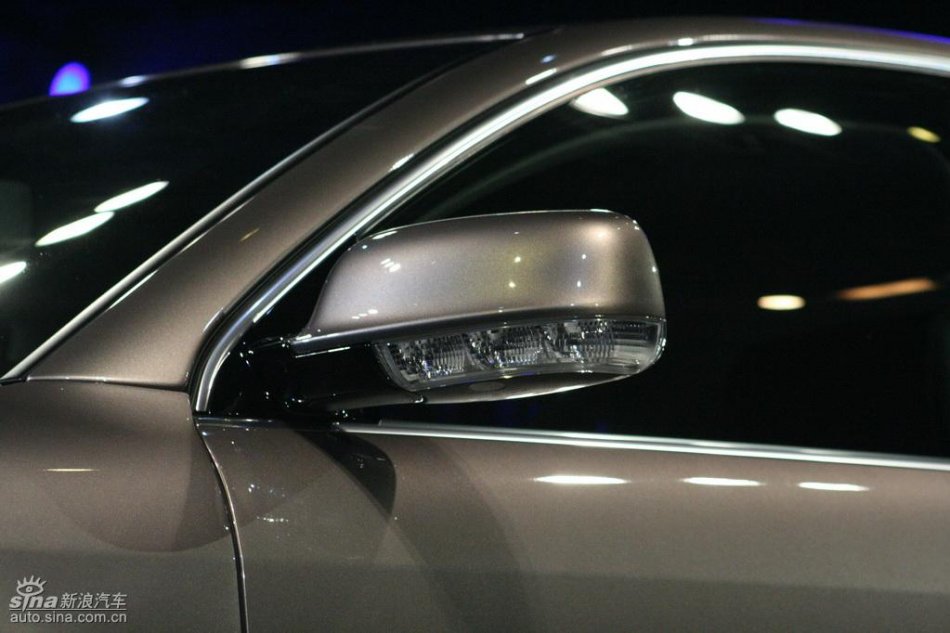 全新3.6L辉腾上市现场外观实拍图