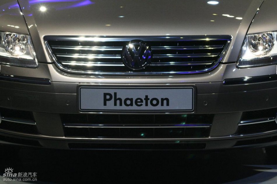 全新3.6L辉腾上市现场外观实拍图