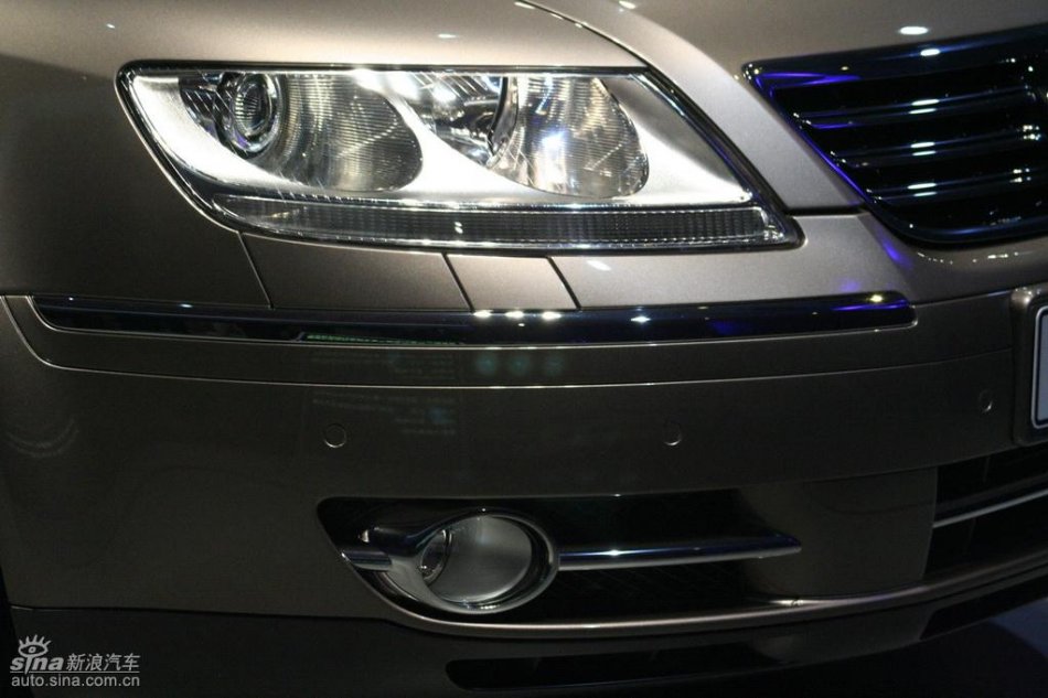 全新3.6L辉腾上市现场外观实拍图