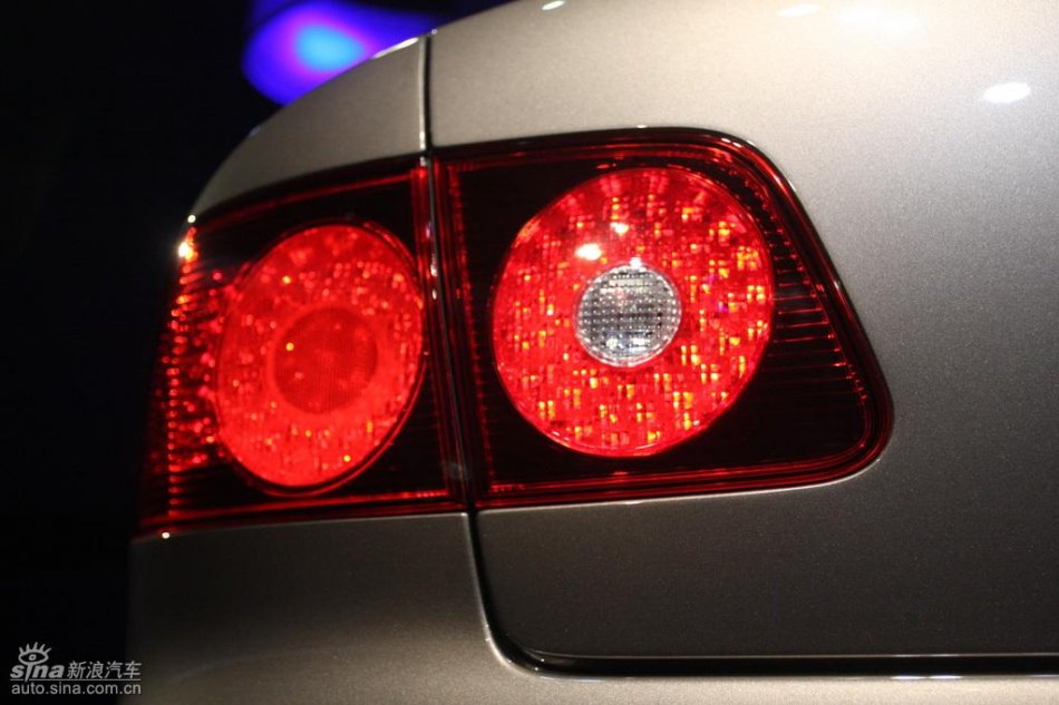 全新3.6L辉腾上市现场外观实拍图