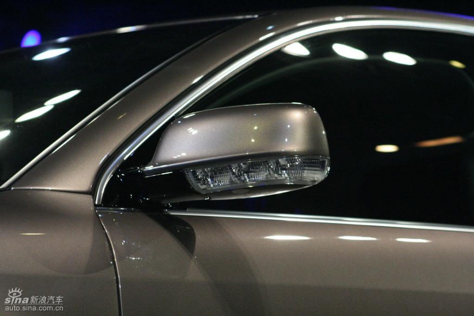 全新3.6L辉腾上市现场外观实拍图