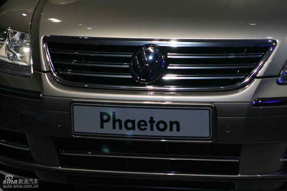 全新3.6L辉腾上市现场外观实拍图