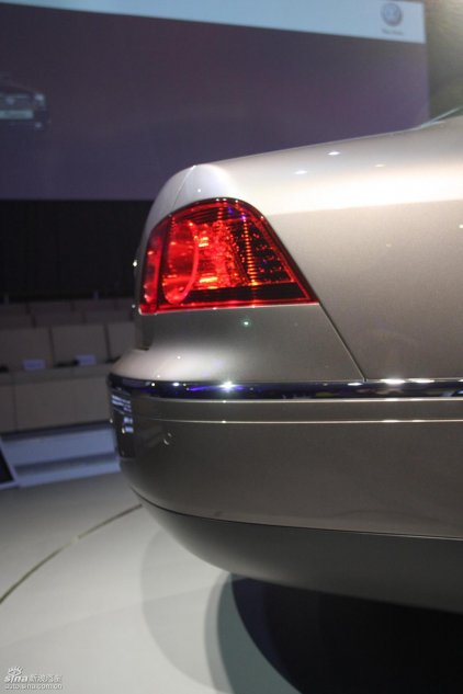 全新3.6L辉腾上市现场外观实拍图