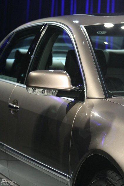 全新3.6L辉腾上市现场外观实拍图