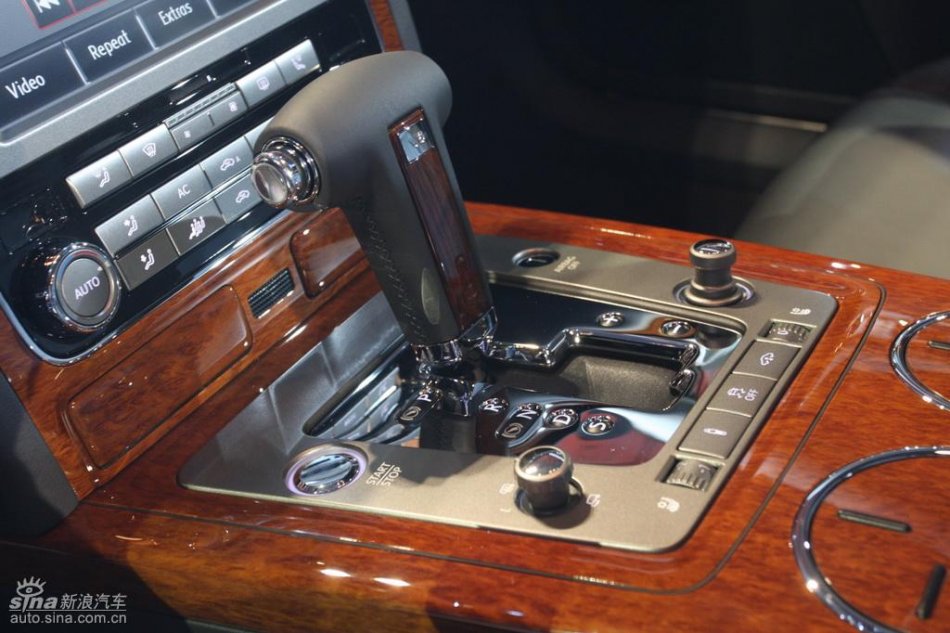 全新3.6L辉腾上市现场内饰实拍图