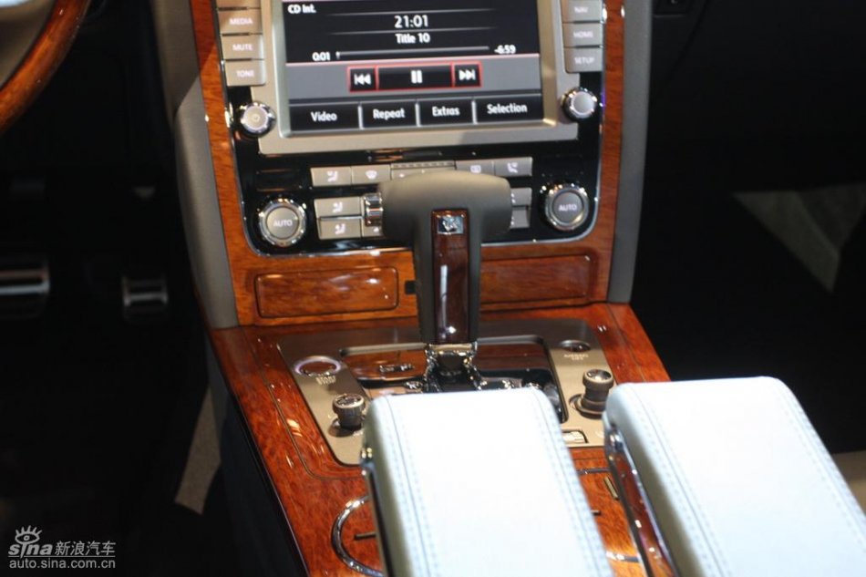 全新3.6L辉腾上市现场内饰实拍图