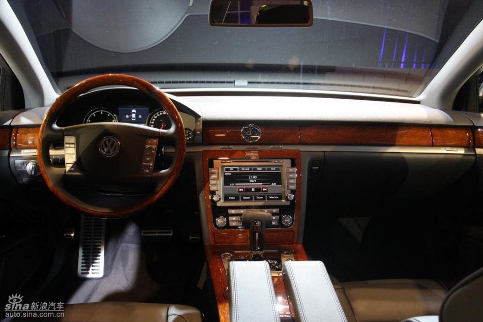 全新3.6L辉腾上市现场内饰实拍图