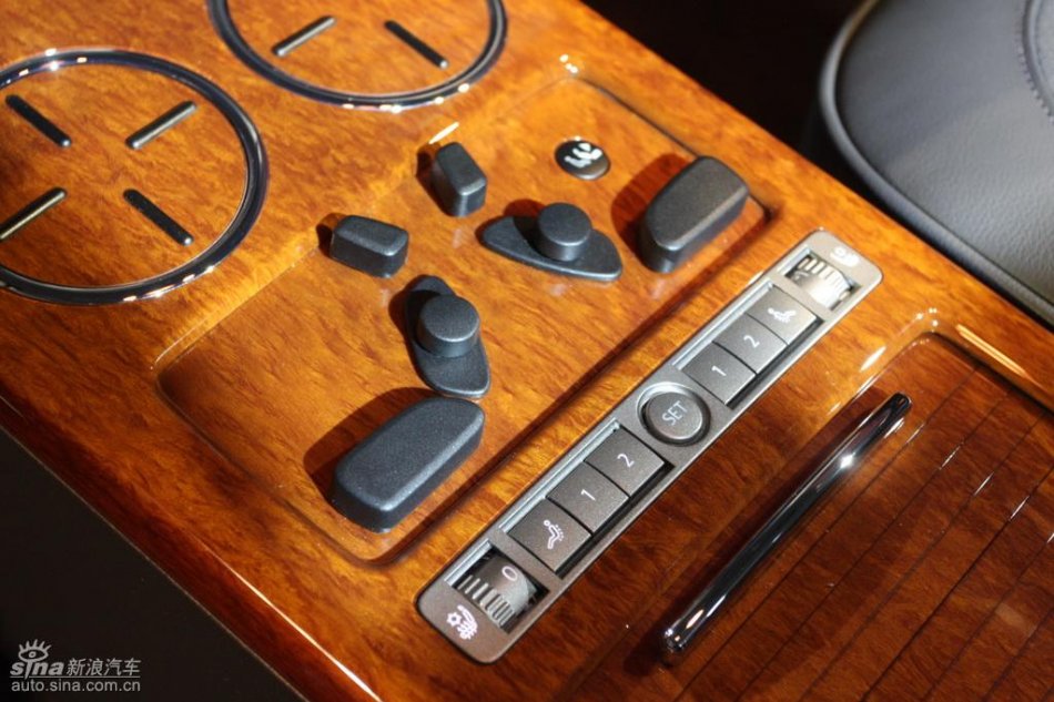 全新3.6L辉腾上市现场内饰实拍图