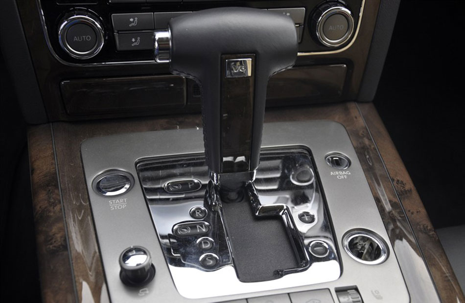 2012款辉腾3.6L自动尊享定制型汽油版