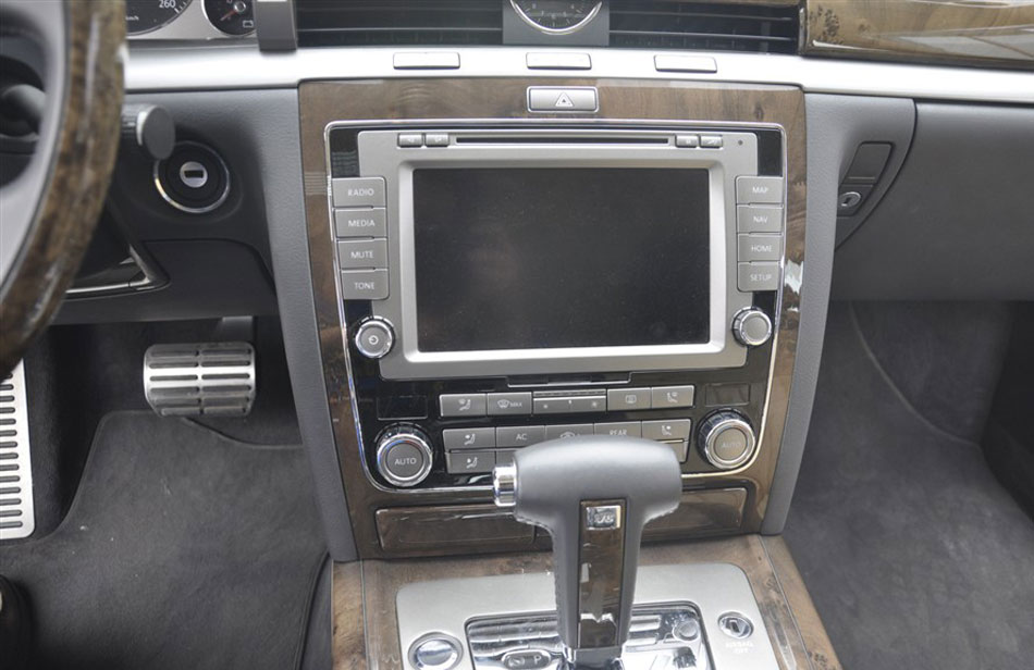 2012款辉腾3.6L自动尊享定制型汽油版