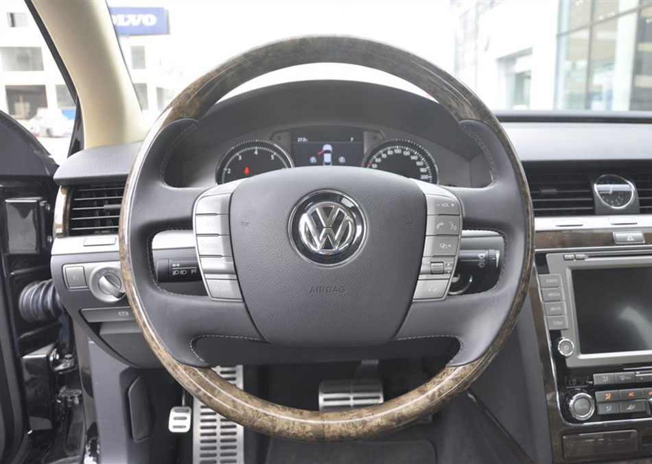 2012款辉腾3.6L自动尊享定制型汽油版