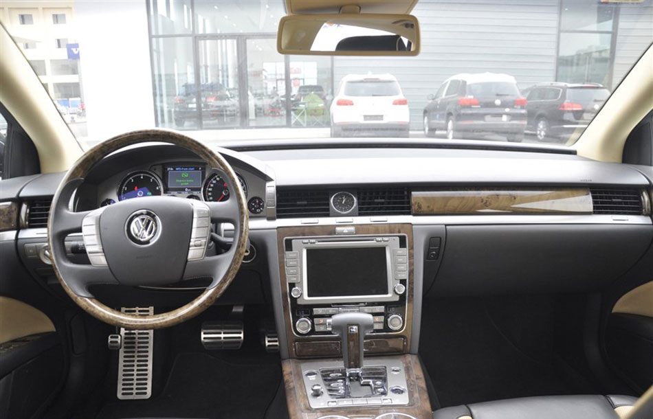 2012款辉腾3.6L自动尊享定制型汽油版