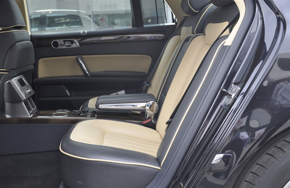 2012款辉腾3.6L自动尊享定制型汽油版