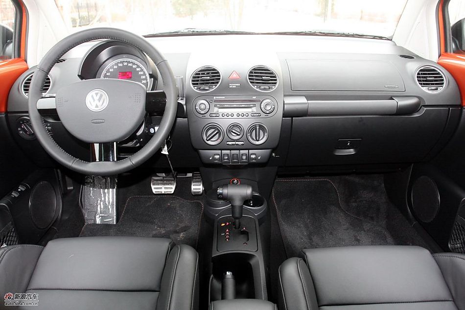 进口大众甲壳虫“墨橘版”内饰