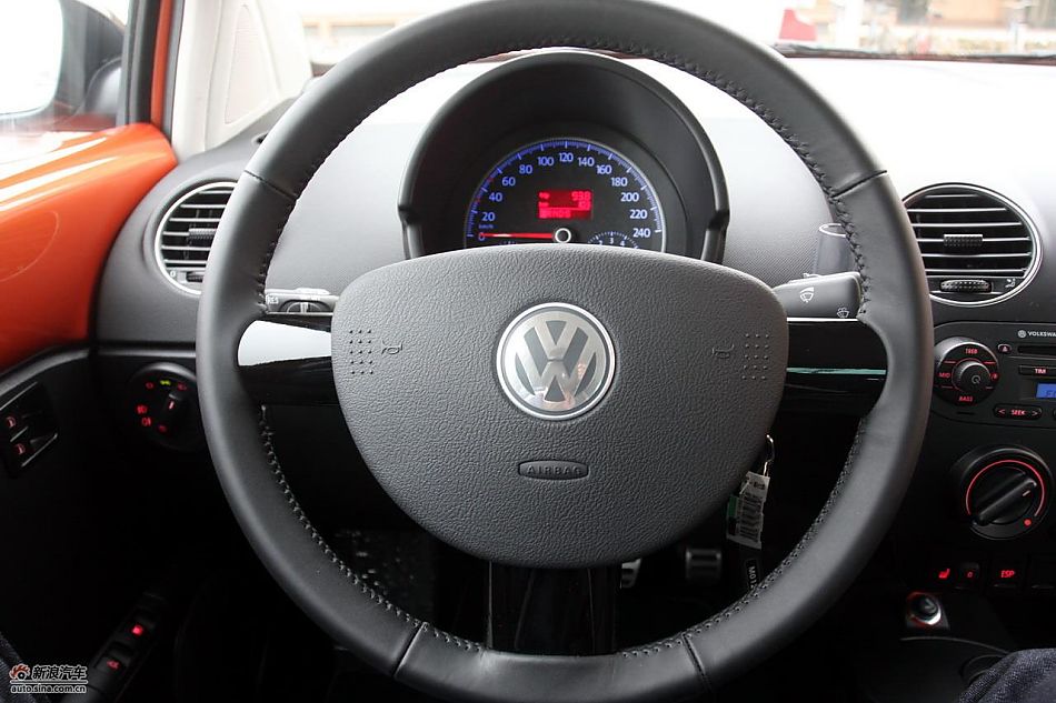 进口大众甲壳虫“墨橘版”内饰