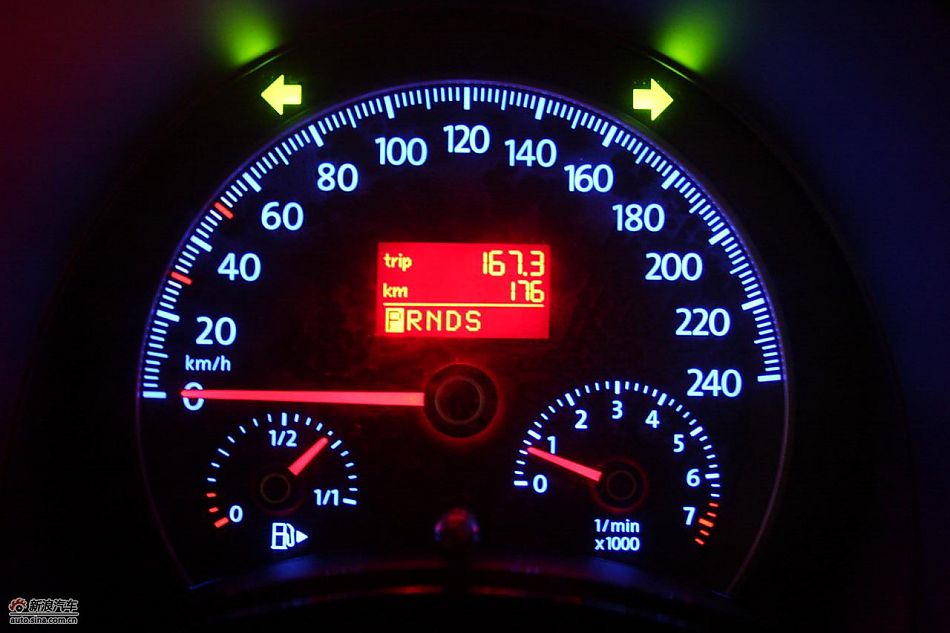 进口大众甲壳虫“墨橘版”内饰