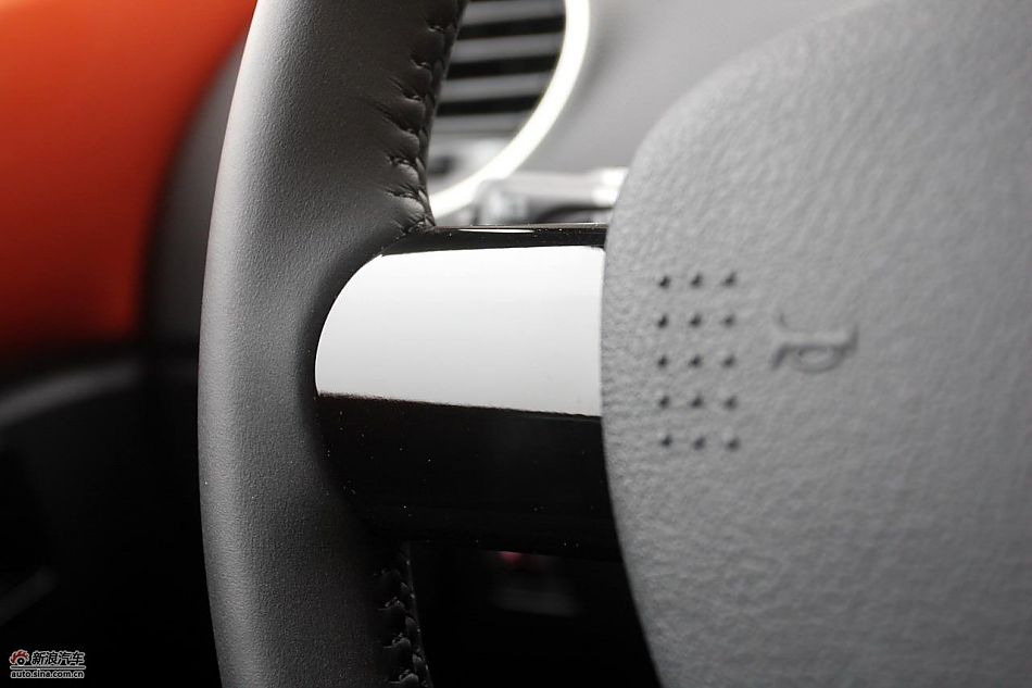 进口大众甲壳虫“墨橘版”内饰