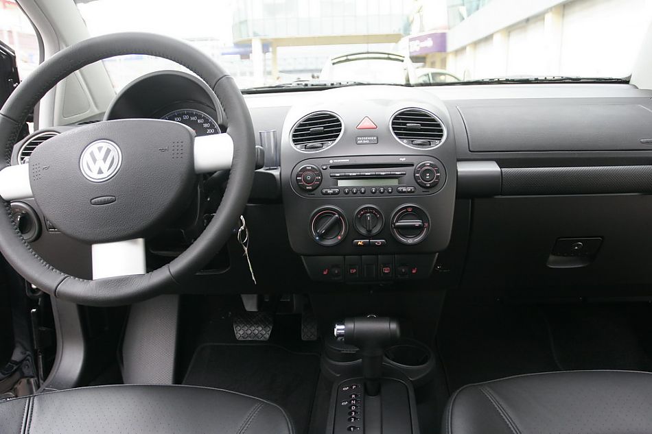 图为新甲壳虫内饰及细节