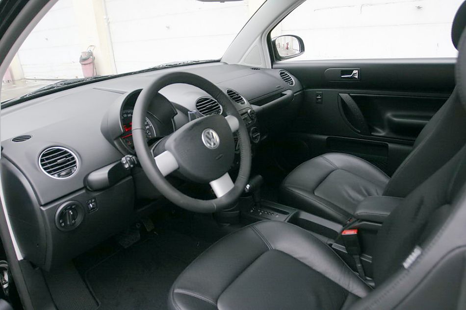 图为新甲壳虫内饰及细节