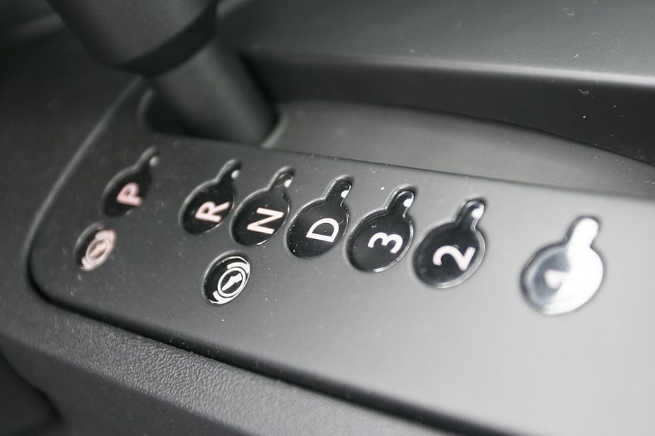 图为新甲壳虫中控台和变速器杆