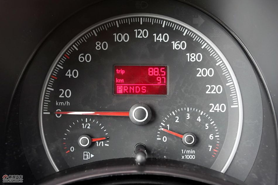 进口大众甲壳虫“墨橘版”内饰