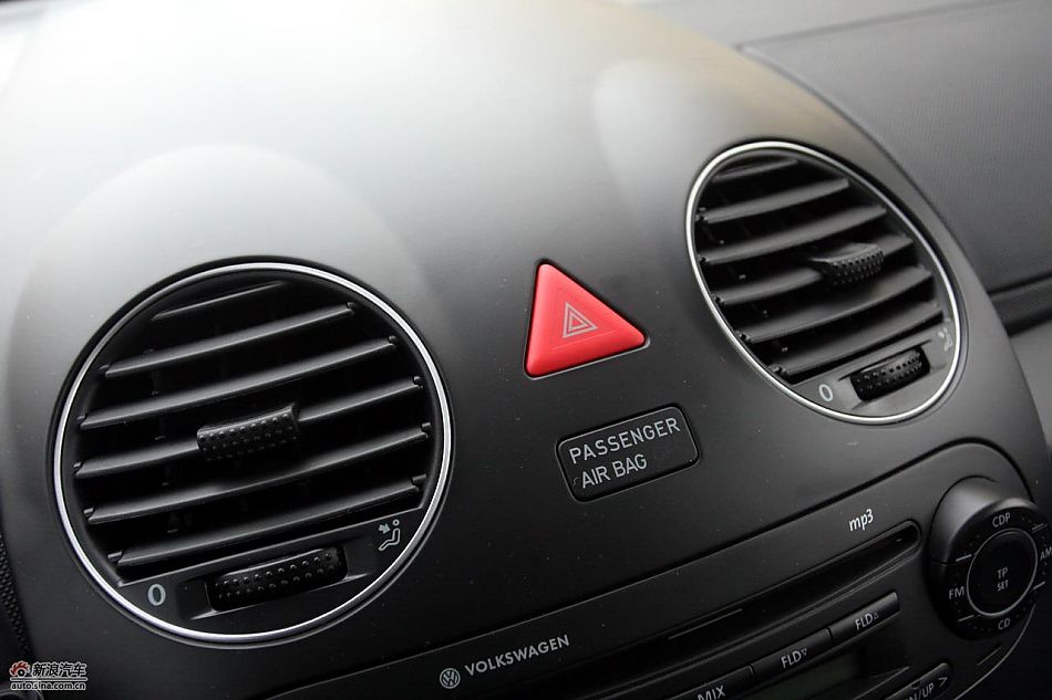 进口大众甲壳虫“墨橘版”内饰