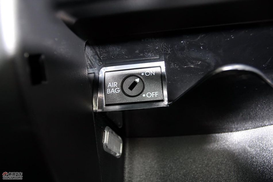 进口大众甲壳虫“墨橘版”内饰