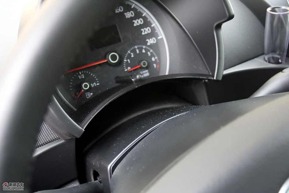 进口大众甲壳虫“墨橘版”内饰