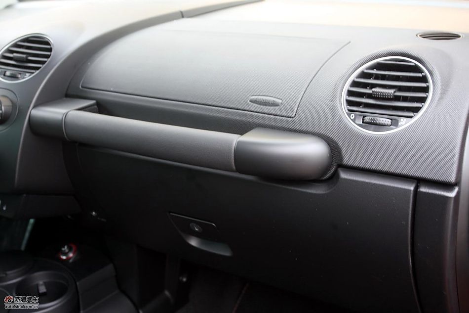 进口大众甲壳虫“墨橘版”内饰