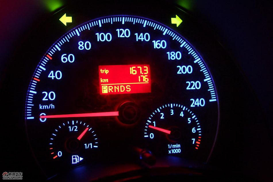 进口大众甲壳虫“墨橘版”内饰