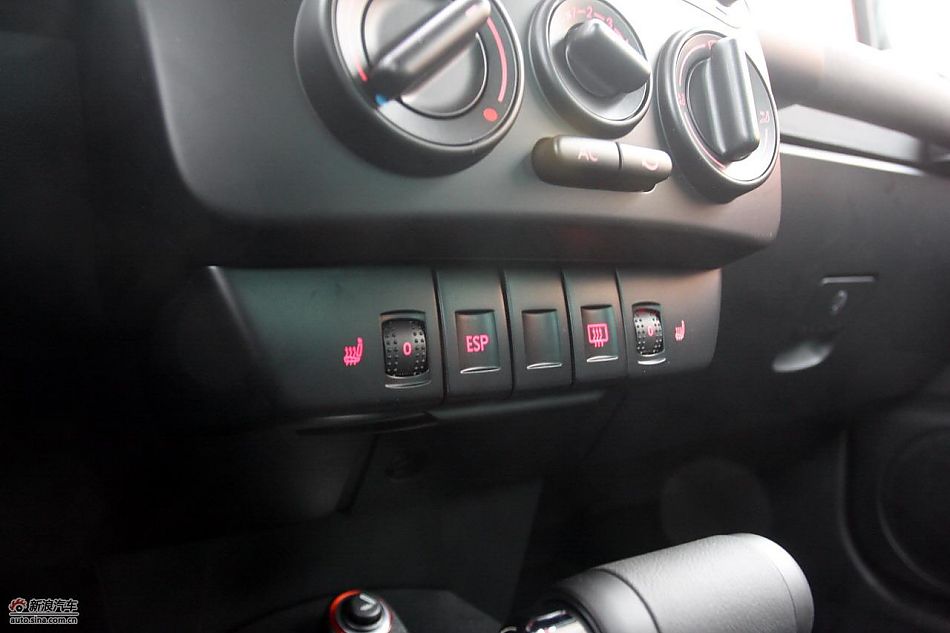 进口大众甲壳虫“墨橘版”内饰