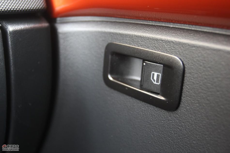 进口大众甲壳虫“墨橘版”内饰