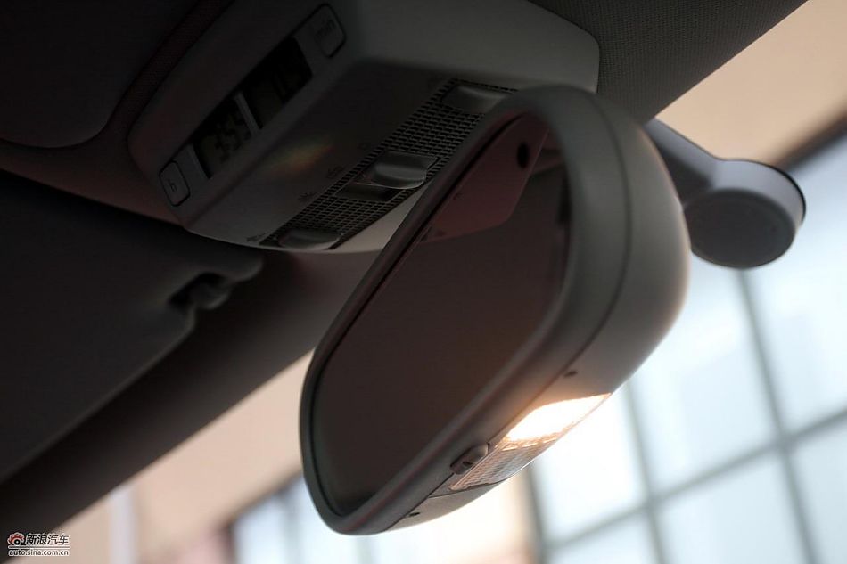 进口大众甲壳虫“墨橘版”内饰