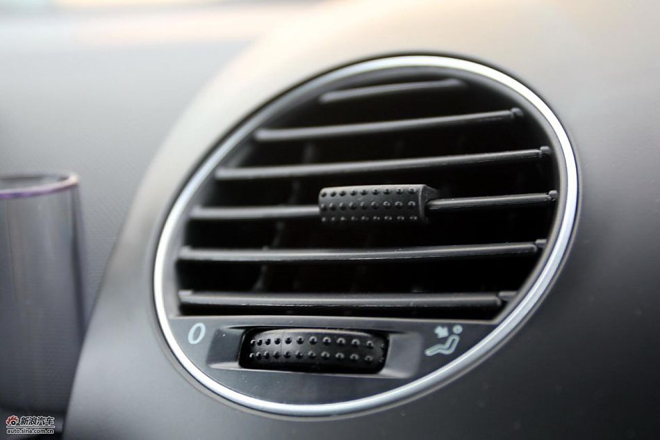 进口大众甲壳虫“墨橘版”内饰