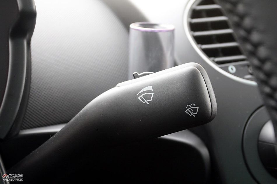 进口大众甲壳虫“墨橘版”内饰