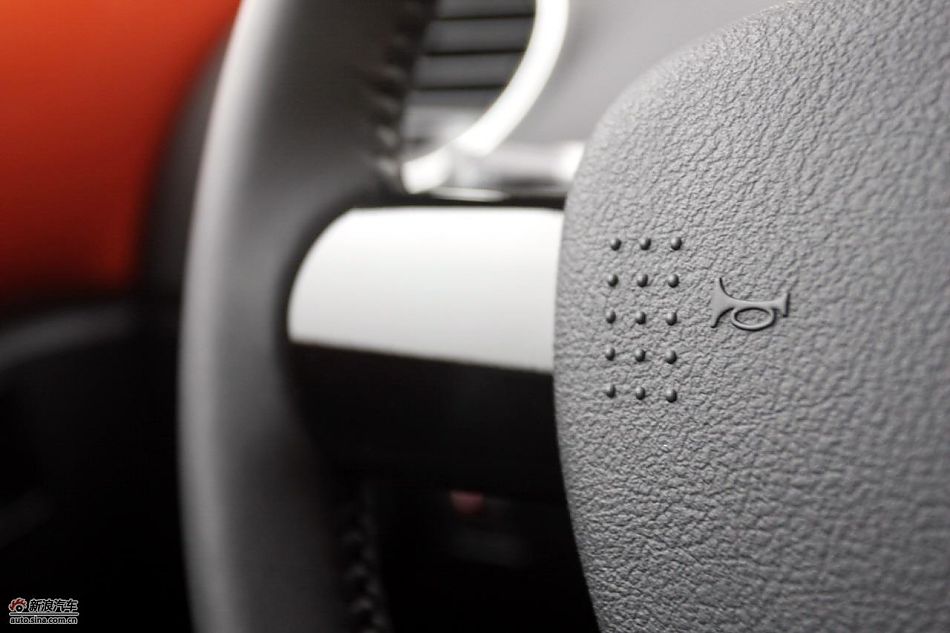 进口大众甲壳虫“墨橘版”内饰