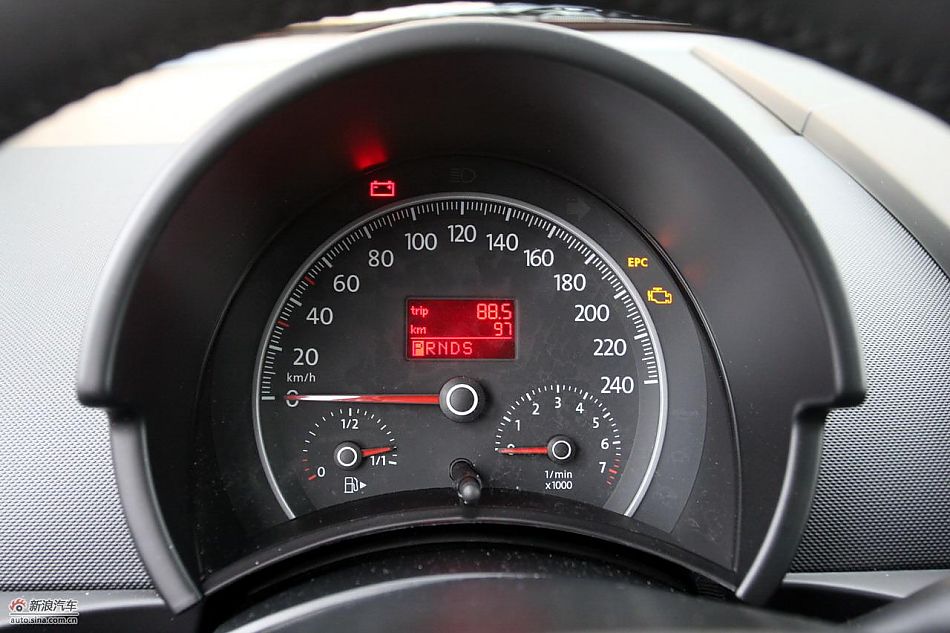 进口大众甲壳虫“墨橘版”内饰