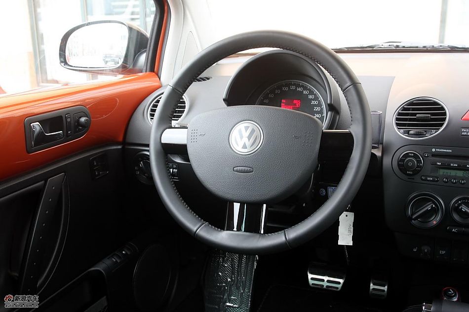 进口大众甲壳虫“墨橘版”内饰