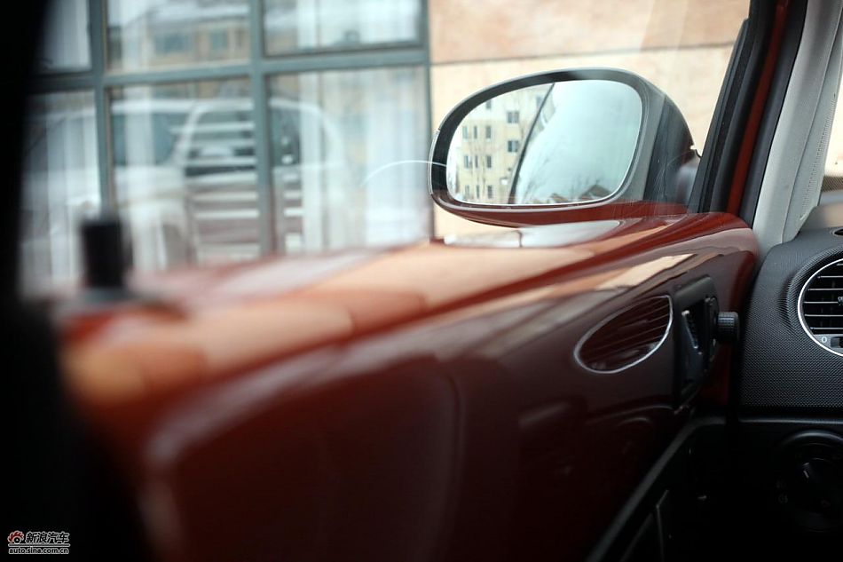 进口大众甲壳虫“墨橘版”内饰