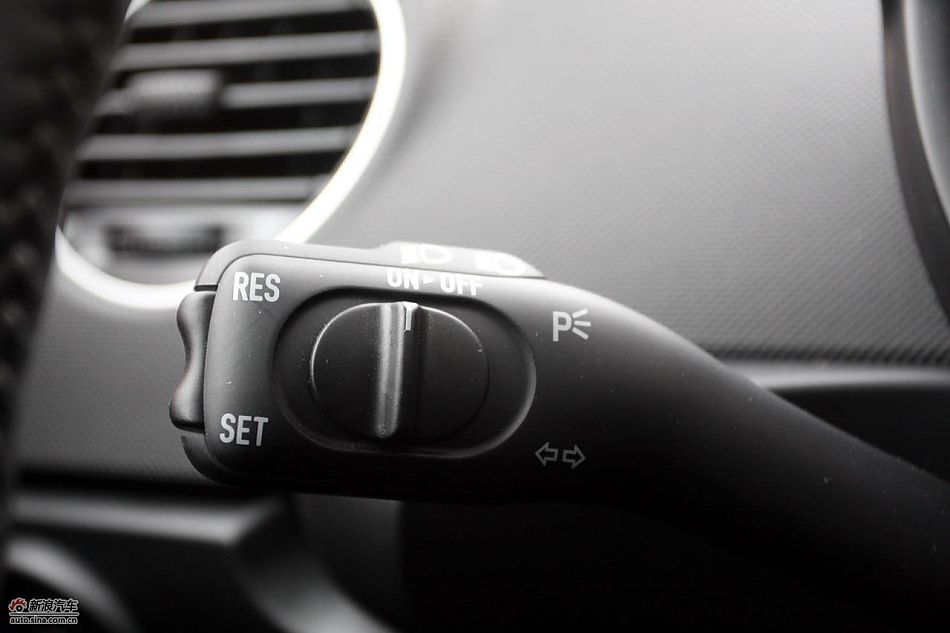 进口大众甲壳虫“墨橘版”内饰