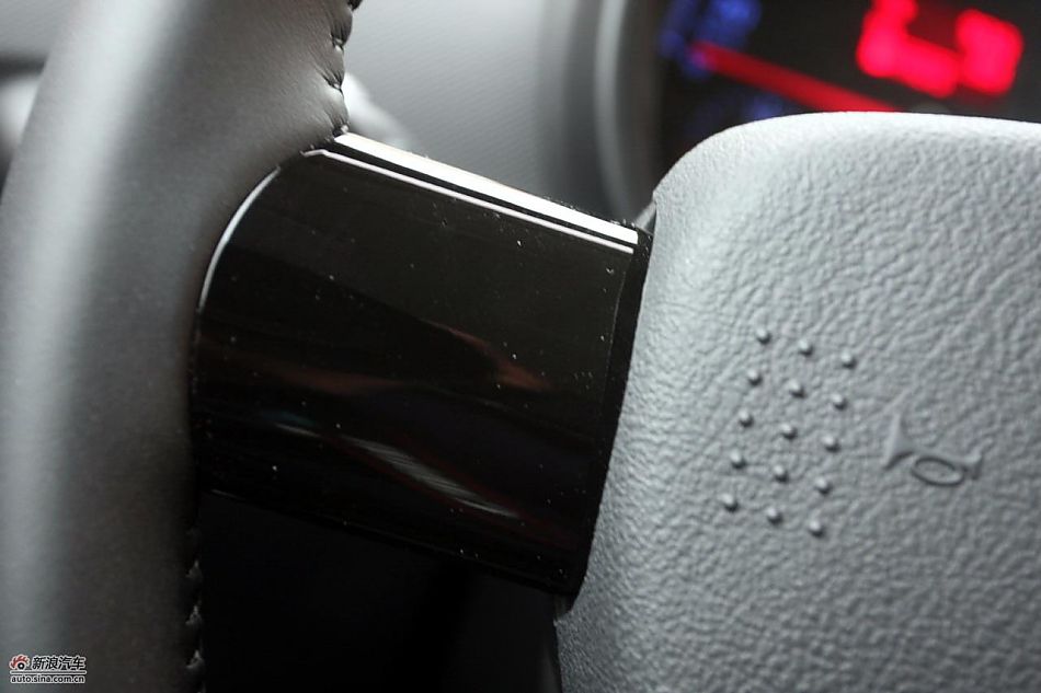 进口大众甲壳虫“墨橘版”内饰