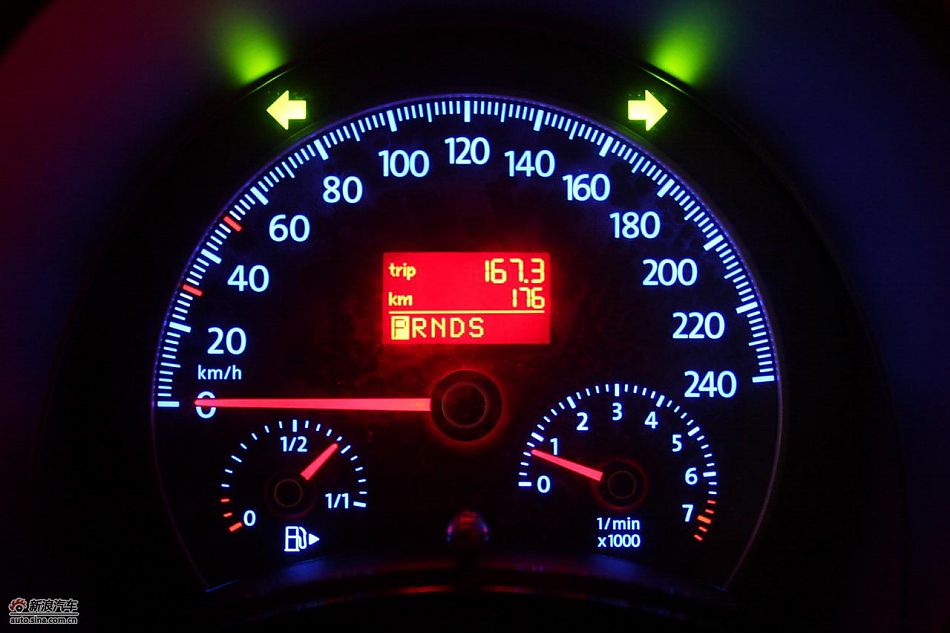 进口大众甲壳虫“墨橘版”内饰