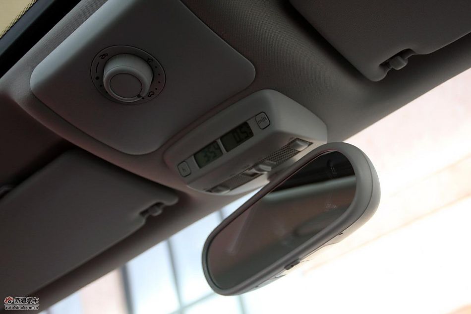 进口大众甲壳虫“墨橘版”内饰