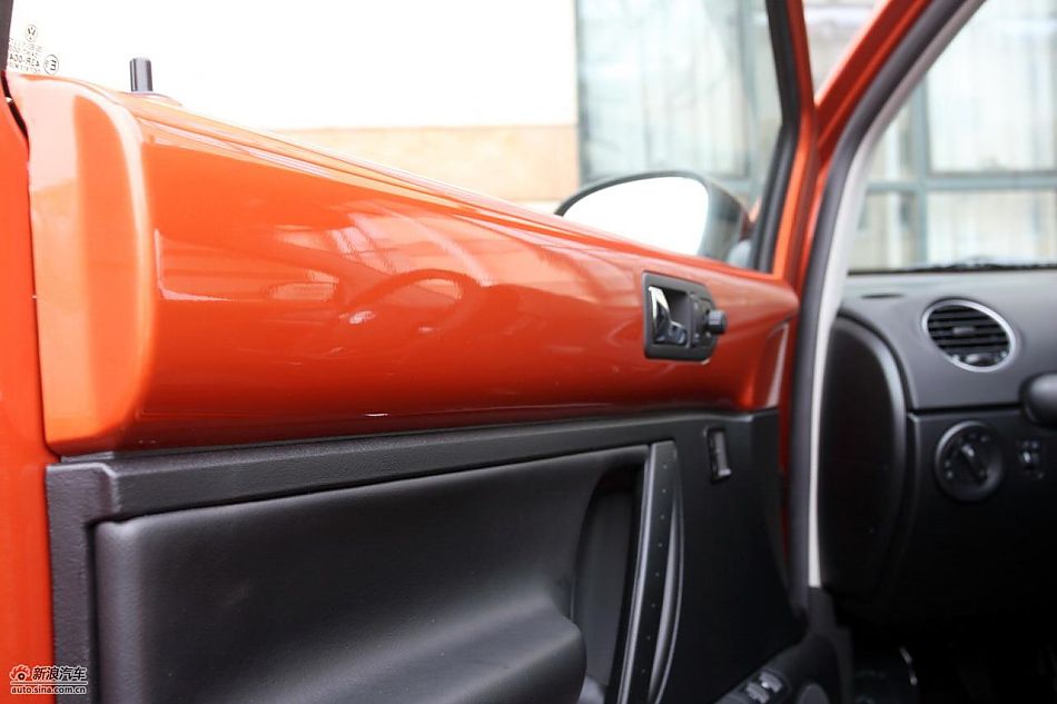 进口大众甲壳虫“墨橘版”内饰