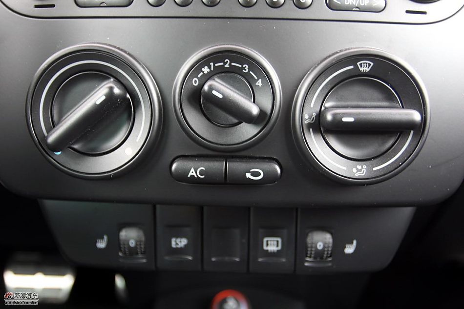 进口大众甲壳虫“墨橘版”内饰